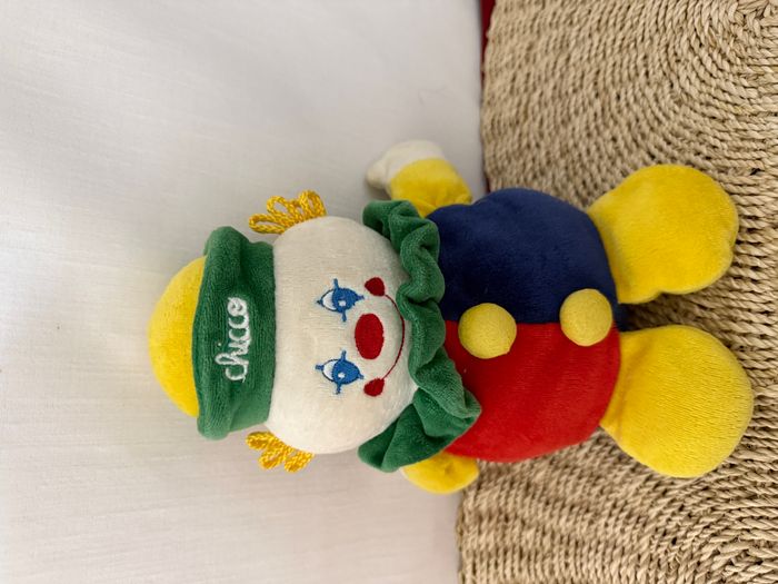 Doudou Peluche CHICCO Clown Bleu Rouge Jaune - photo numéro 1