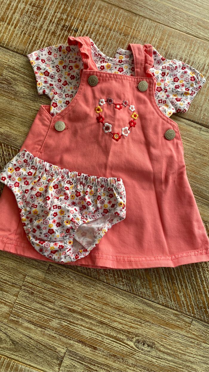 Ensemble robe , tee shirt , culotte