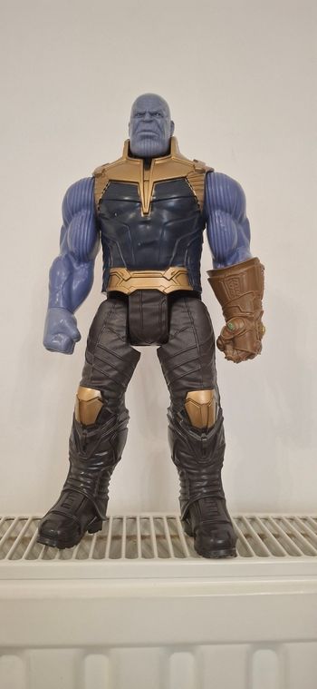 Figurine Marvel – Thanos 30 cm (avec gantelet doré)