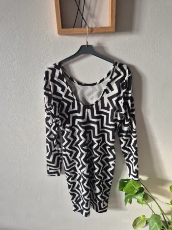 Robe noire et blanche