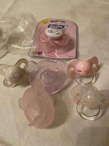 Lot de 7 sucettes / tétines neuves pour nouveaux nés