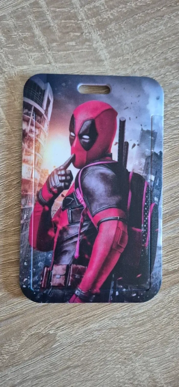 Porte carte d'identité DeadPool avec lanière fantaisie. - photo numéro 2