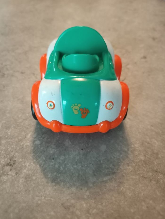 Petite voiture verte - photo numéro 2