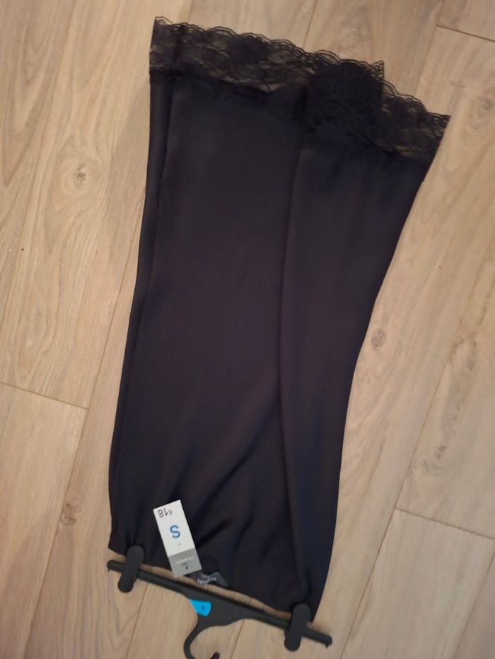 Jupe neuve longue avec dentelle primark S 36 38 noire fluide - photo numéro 2