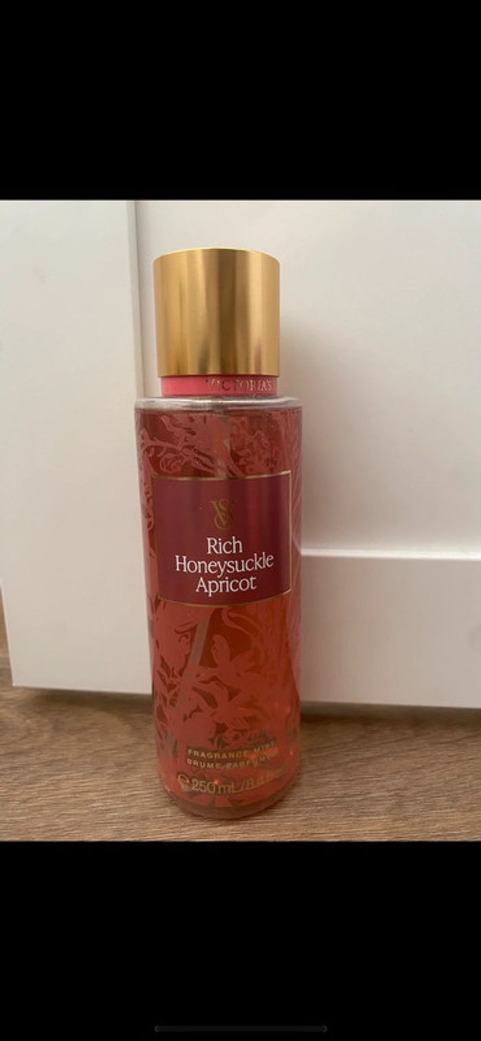 Brume parfumée victorias secret neuve et authentique  Prix non négociable