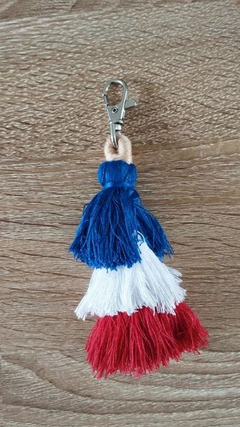 Porte clés  bleu blanc  rouge france