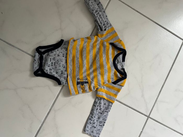 Lot de 2 bodys - photo numéro 2