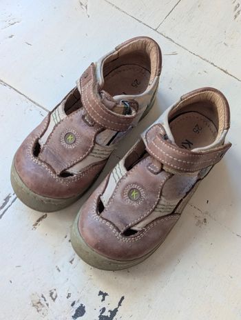 Sandales ouvertes en cuir marron et beige Kickers – Taille 25