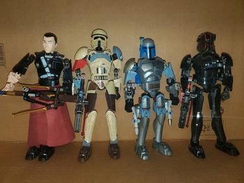 Lot 4 personnage lego .