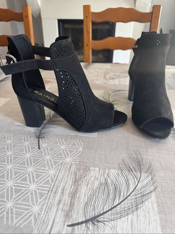 Chaussures à talon en daim noir