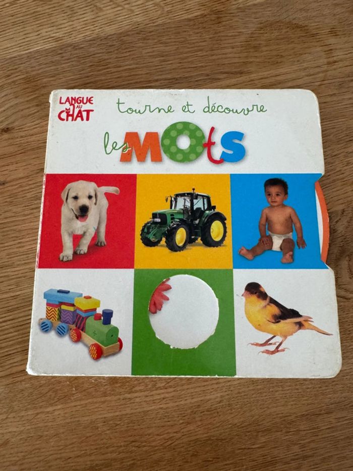 Livre tourne et découvre les mots