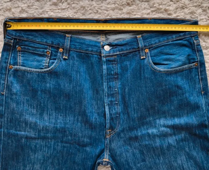 Jean Levi's bleu Taille 52 FR raccourci en L30 - photo numéro 12