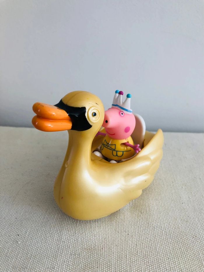 Peppa pig princesse et son cygne roulant doré - photo numéro 2