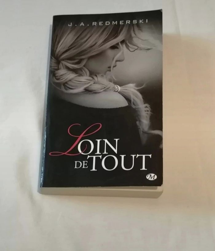 Livre loin de tout