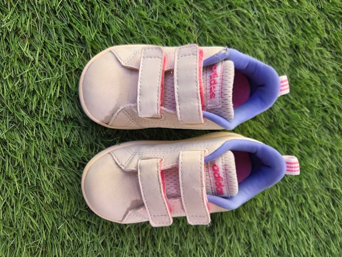 Basket Adidas taille 22 - photo numéro 3