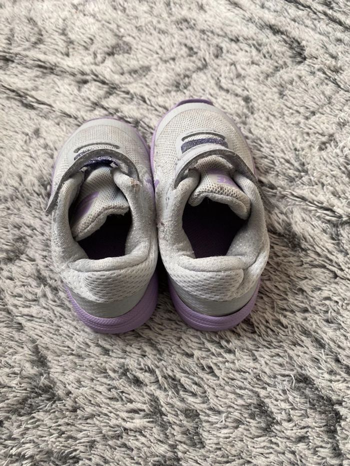 Baskets Nike évolution - taille 22 - photo numéro 3