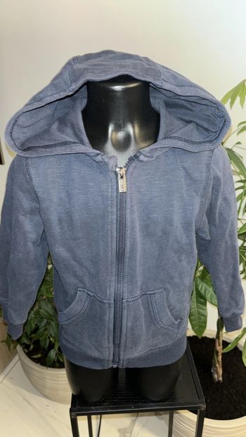 Pull orchestra taille 5 ans en bon état