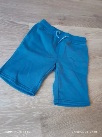 Magnifique short bleu Gémo taille 8ans