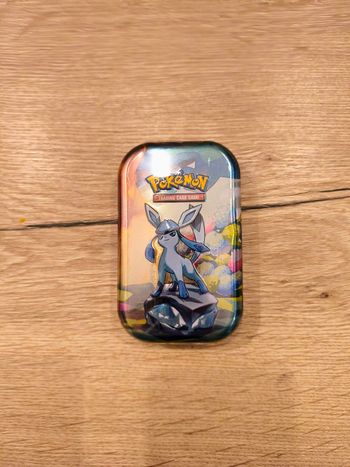 Mini-tin Pokémon minitin EV8.5 Évolutions prismatiques illustration Givrali neuve et scellé