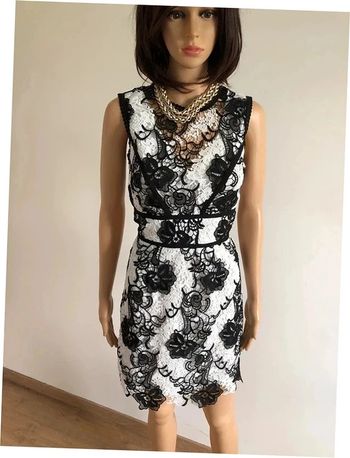 Robe blanche et noire neuve en dentelle sans manches Morgan taille 34 (valeur 95€)