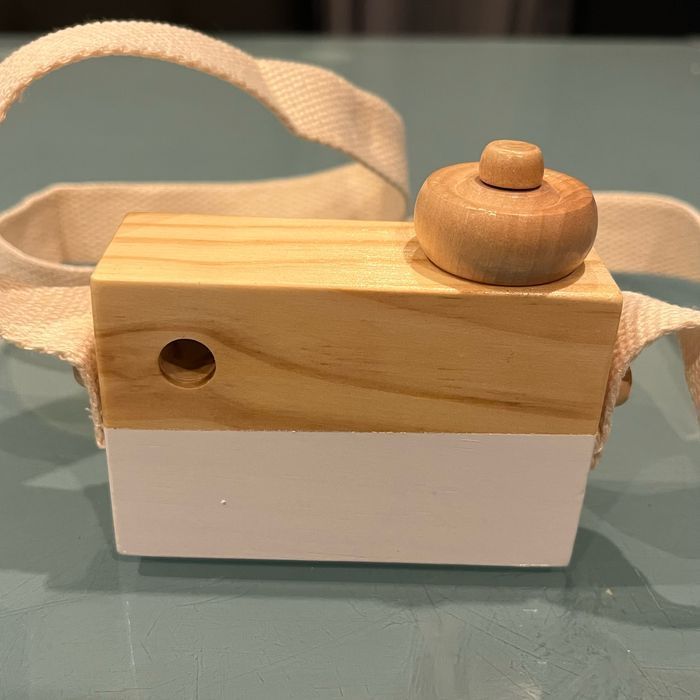 Appareil photo factice blanc en bois plein - photo numéro 3