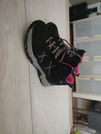 Chaussures de randonnée montante McKinley noir et rose 35