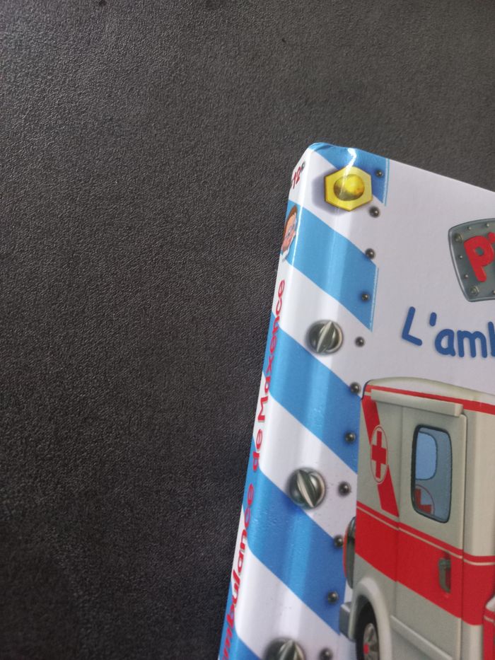 Livre bébé cartonné p'tit garçon l'ambulance de Maxence - photo numéro 4