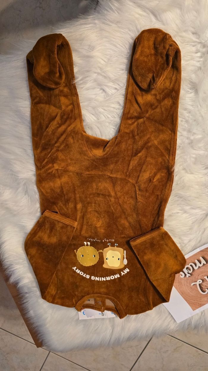 NEUFS !!!!! NON PORTÉS 🥰💙😍 lot pyjamas 12mois Garçon 😍💙🥰(ferme) - photo numéro 10