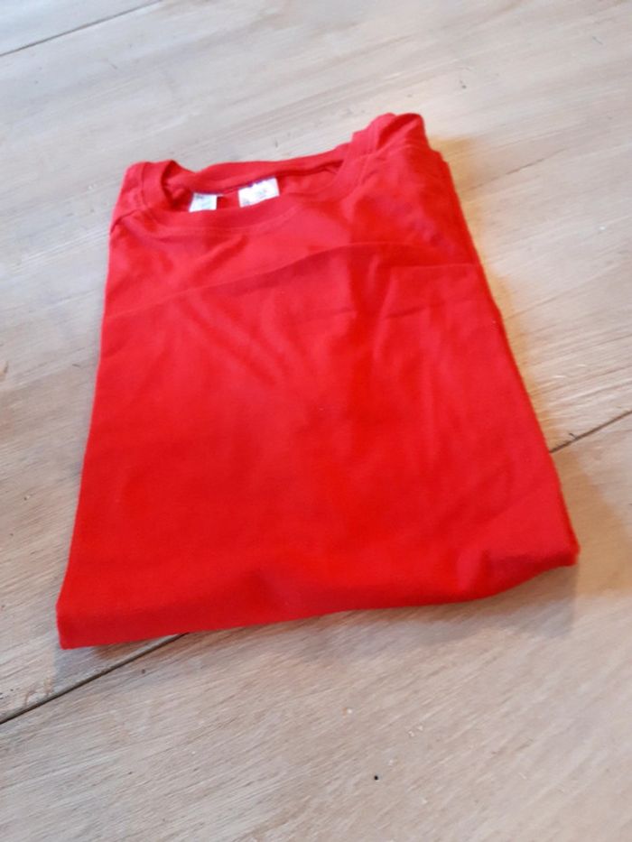 Tee-shirt neuf rouge