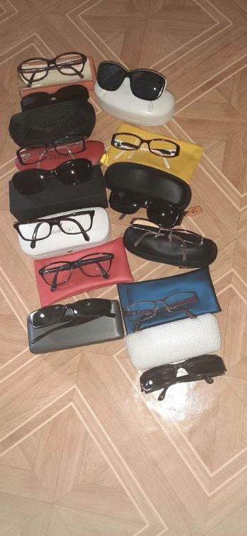 Lot 12 montures lunettes. Differentes marques.