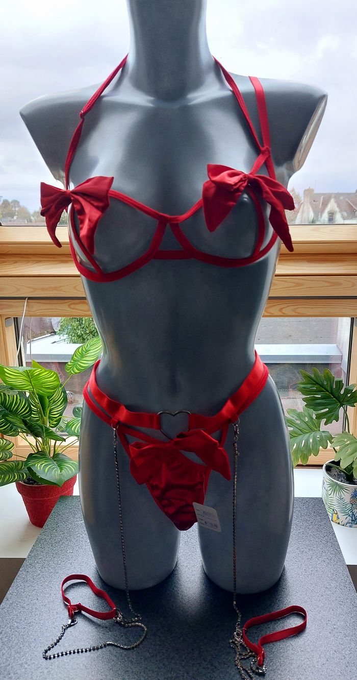 Ensemble 3 pièces composé d’un porte-jarretelles en strass - photo numéro 2