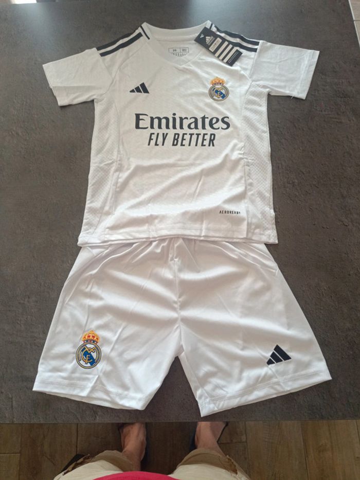 Tenue foot Real Madrid blanc. T.20