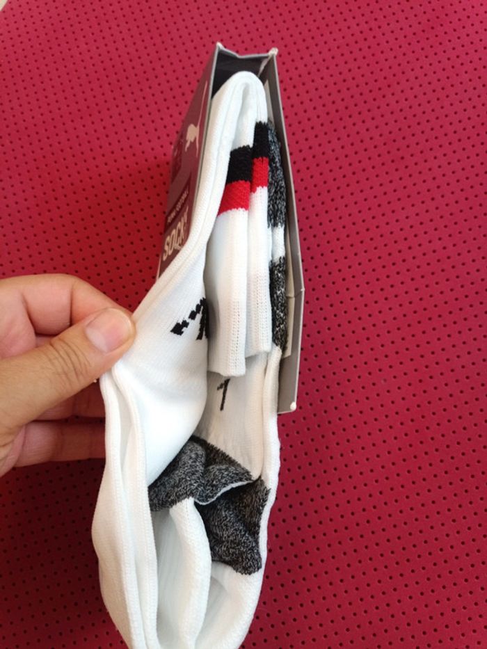 Chaussettes de foot AC Milan, Puma Authentique Officiel taille 31/34, neuf - photo numéro 4