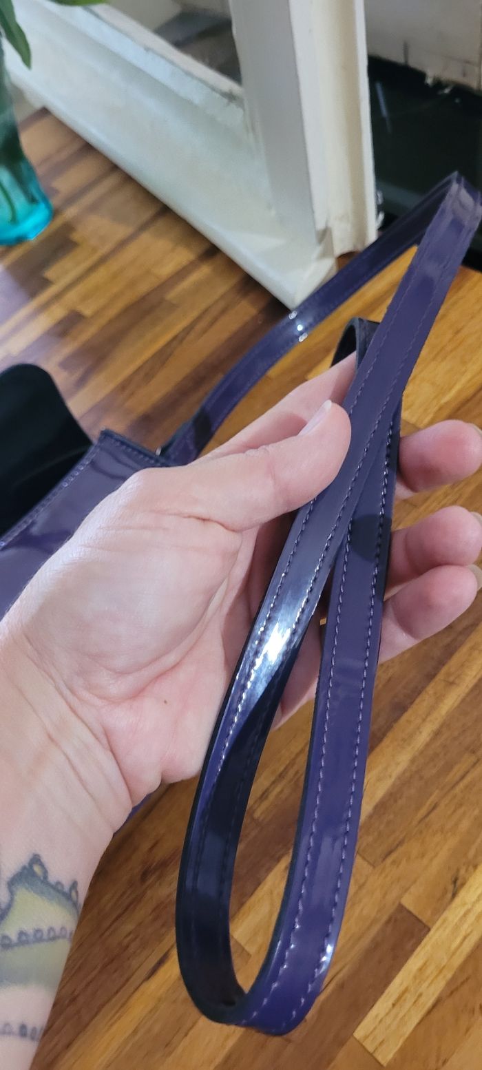 Petit sac sacoche Dr Martens cuir vernis violet - photo numéro 7