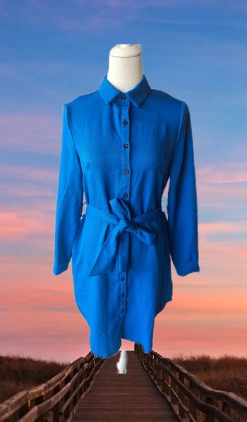 Robe chemise bleue avec sa ceinture, sans marque, taille 42