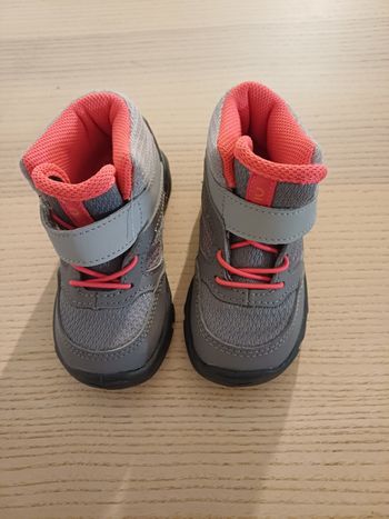 Chaussures neuves taille 24 Quechua 