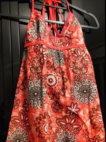 Jolie petite  tunique  à  noué avec  un joli cordon tressée