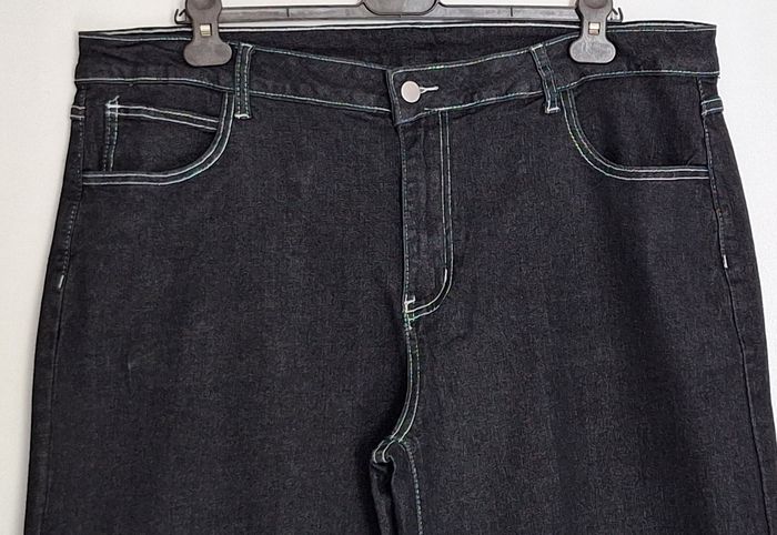 Jean grande taille à jambes larges et coutures apparentes - photo numéro 2