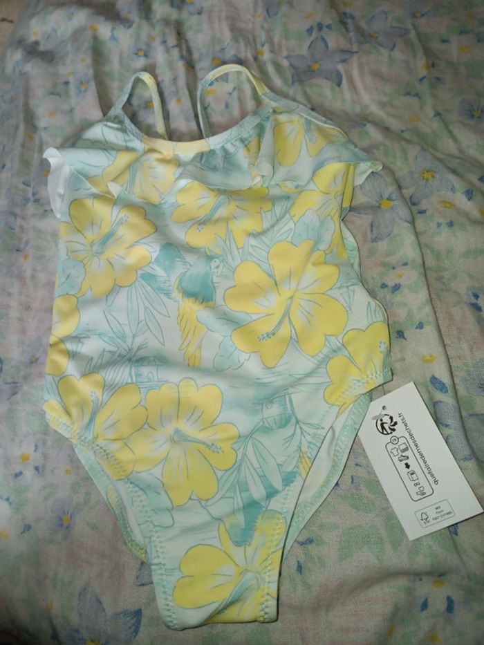 Maillot de bain avec étiquette 12mois tex