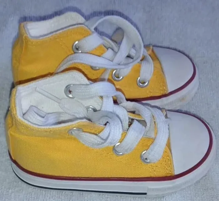 Basket haute jaune à lacets Pointure 19 - photo numéro 3