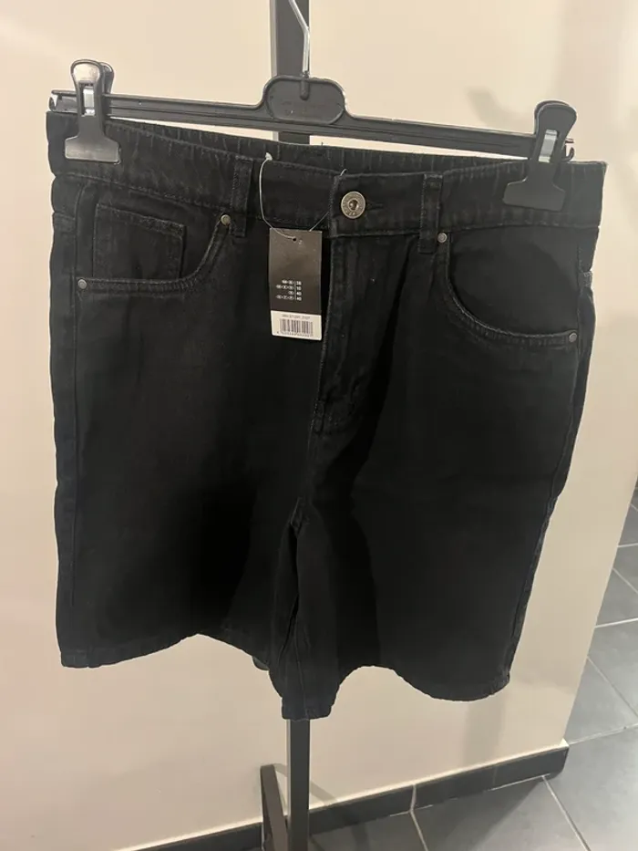 Short en jean noir Taille 40