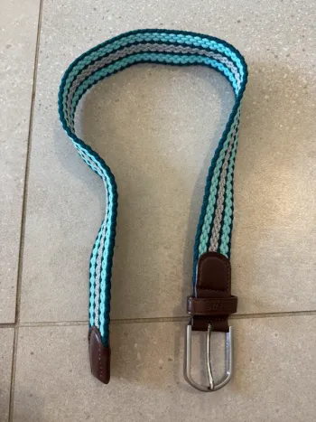 Petite ceinture bleu clair, très bon état, 70cm