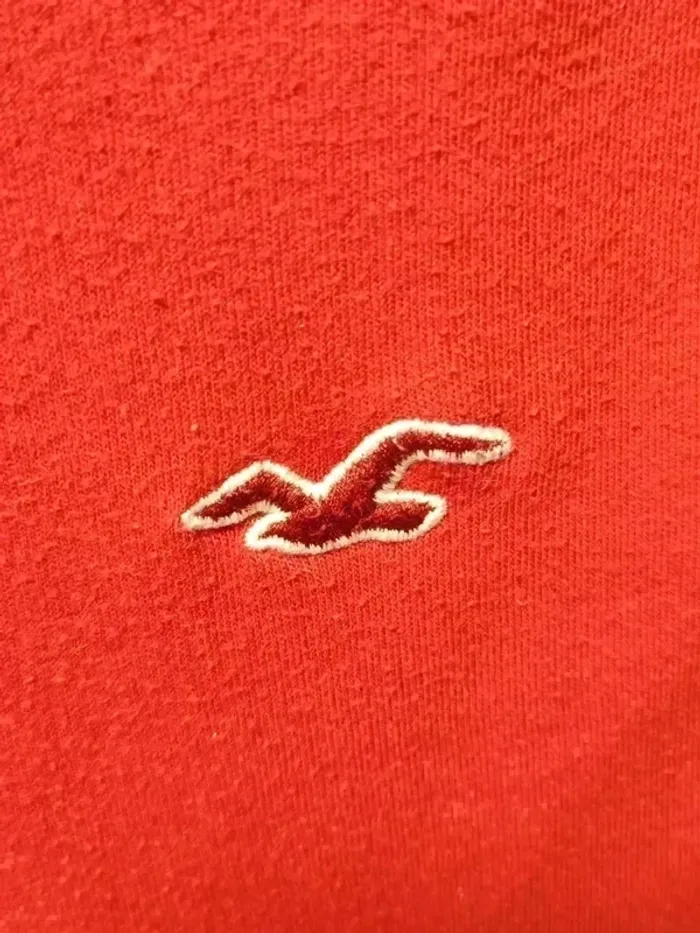 🟥 T-shirt Hollister rouge et bleu marine 🟦 - photo numéro 3