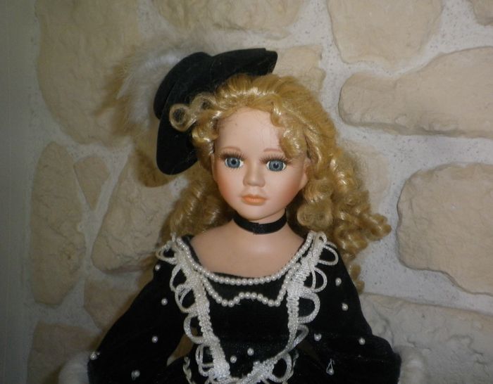 Poupée porcelaine Diane de Poitiers - photo numéro 2
