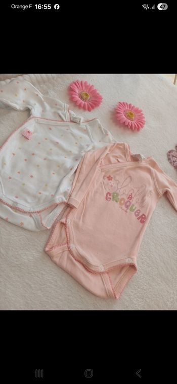 Lot de 2 bodies bébé taille 1 mois