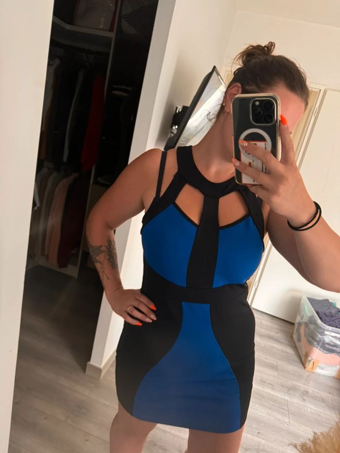 Robe bleu et noire cintrée - photo numéro 2