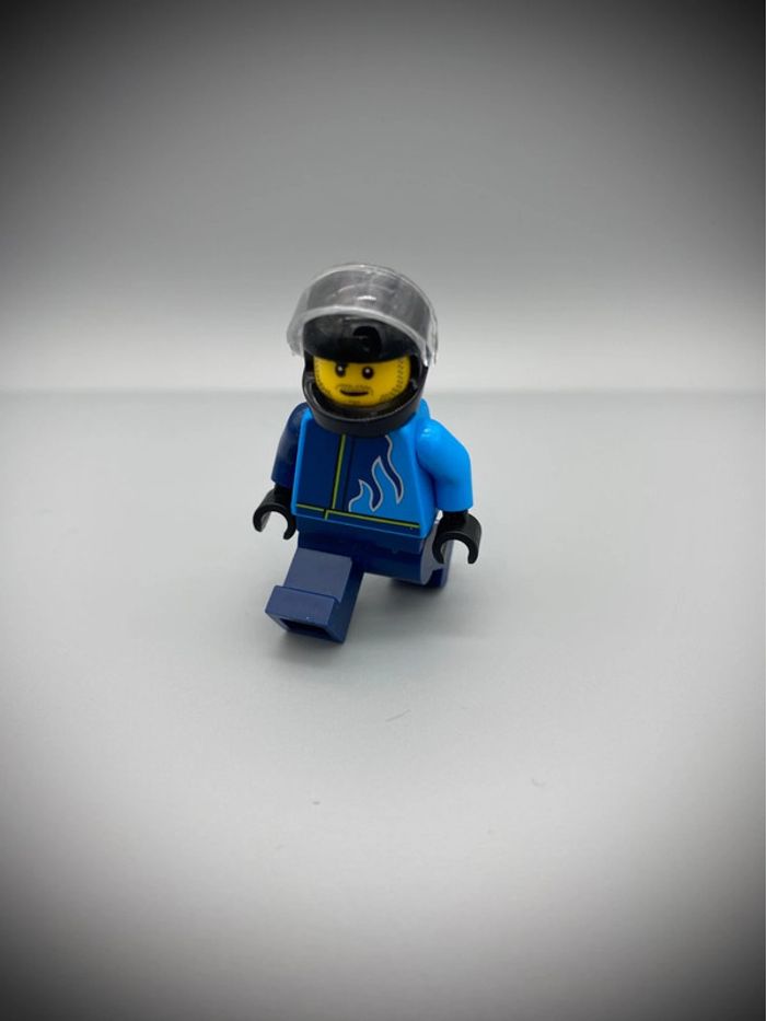 Minifigurine LEGO City cty1760 - Pilote de Monster Truck - Très bon état - photo numéro 4