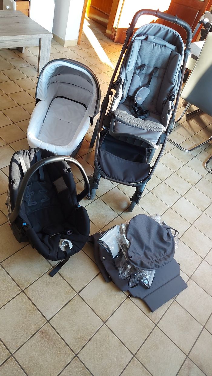 Pousette trio de la marque "CAM" en super état !