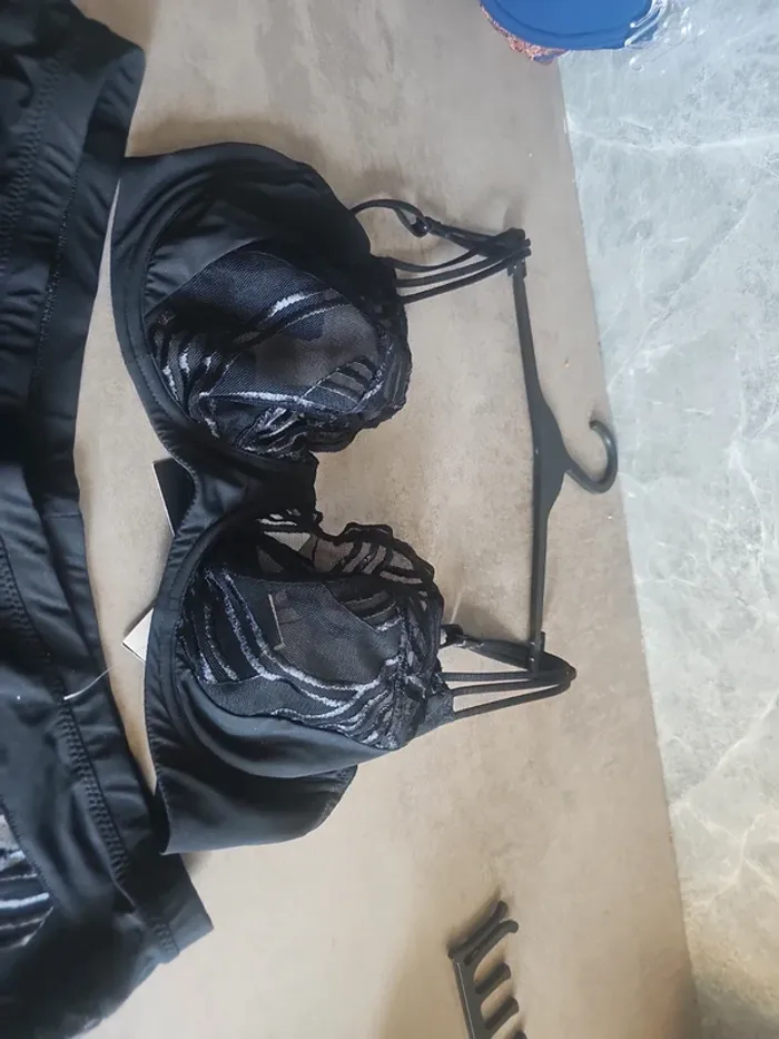 Soutien gorge et culotte - photo numéro 2