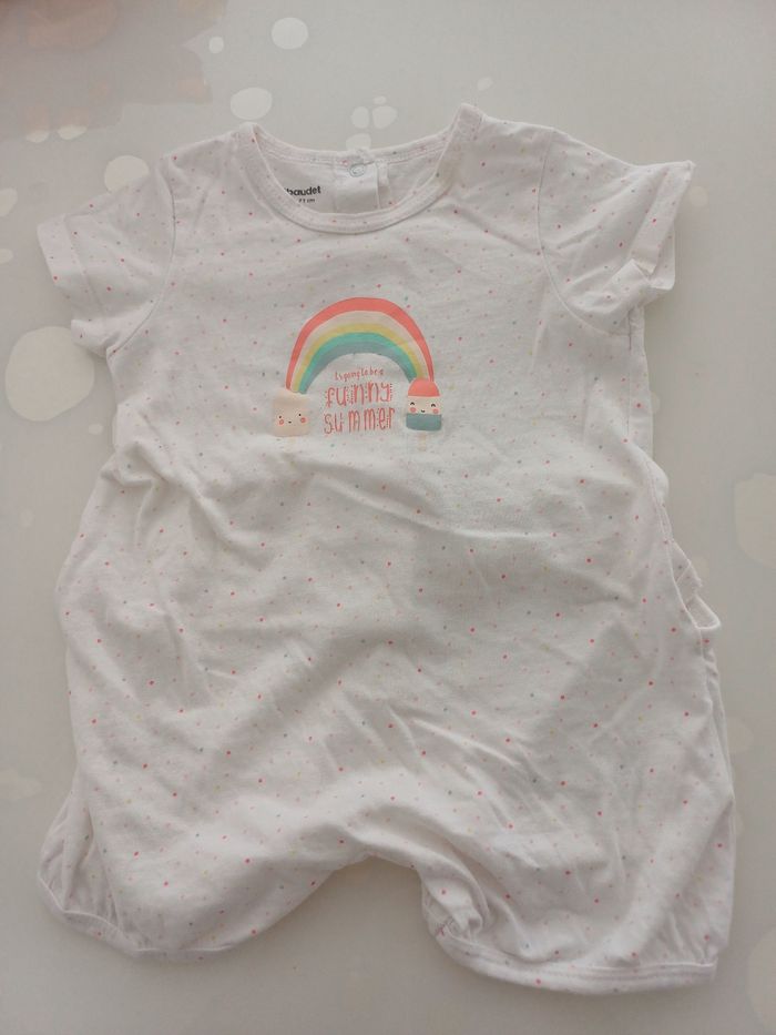 Combishort neuve taille 9 mois